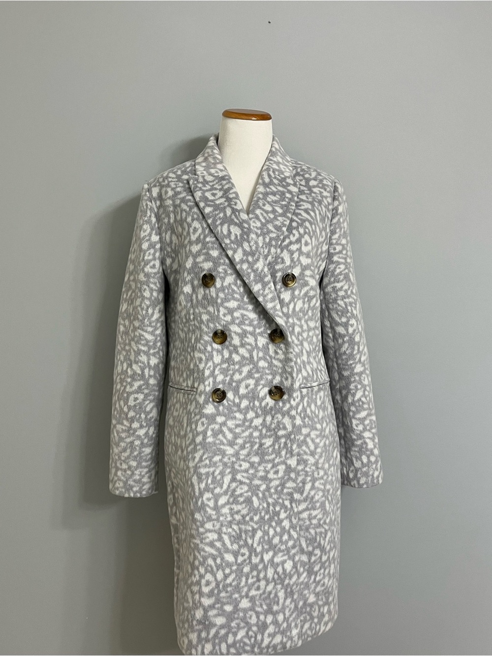 Ann Taylor Gray & White Animal Print Double Breasted Coat Size Medium